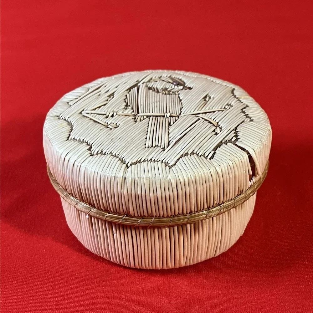 Vintage Birch Bark Quill Medium Box‎ with Bird / 3.25